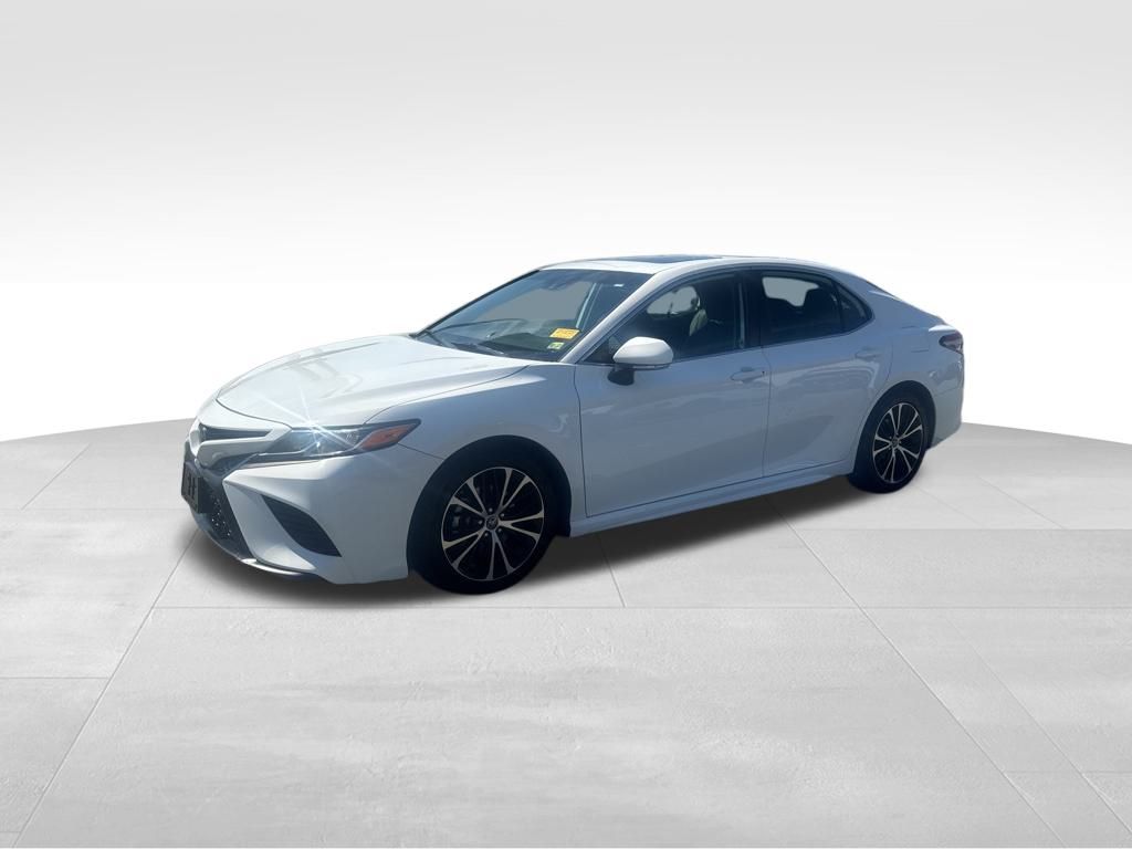 2019 Toyota Camry SE photo 18