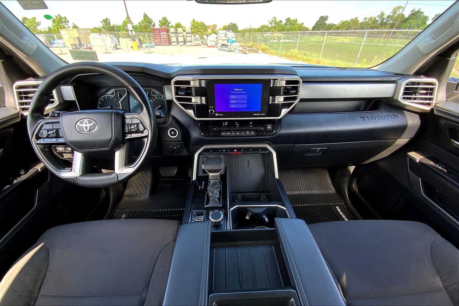 2023 Toyota Tundra SR5 CrewMax photo 14