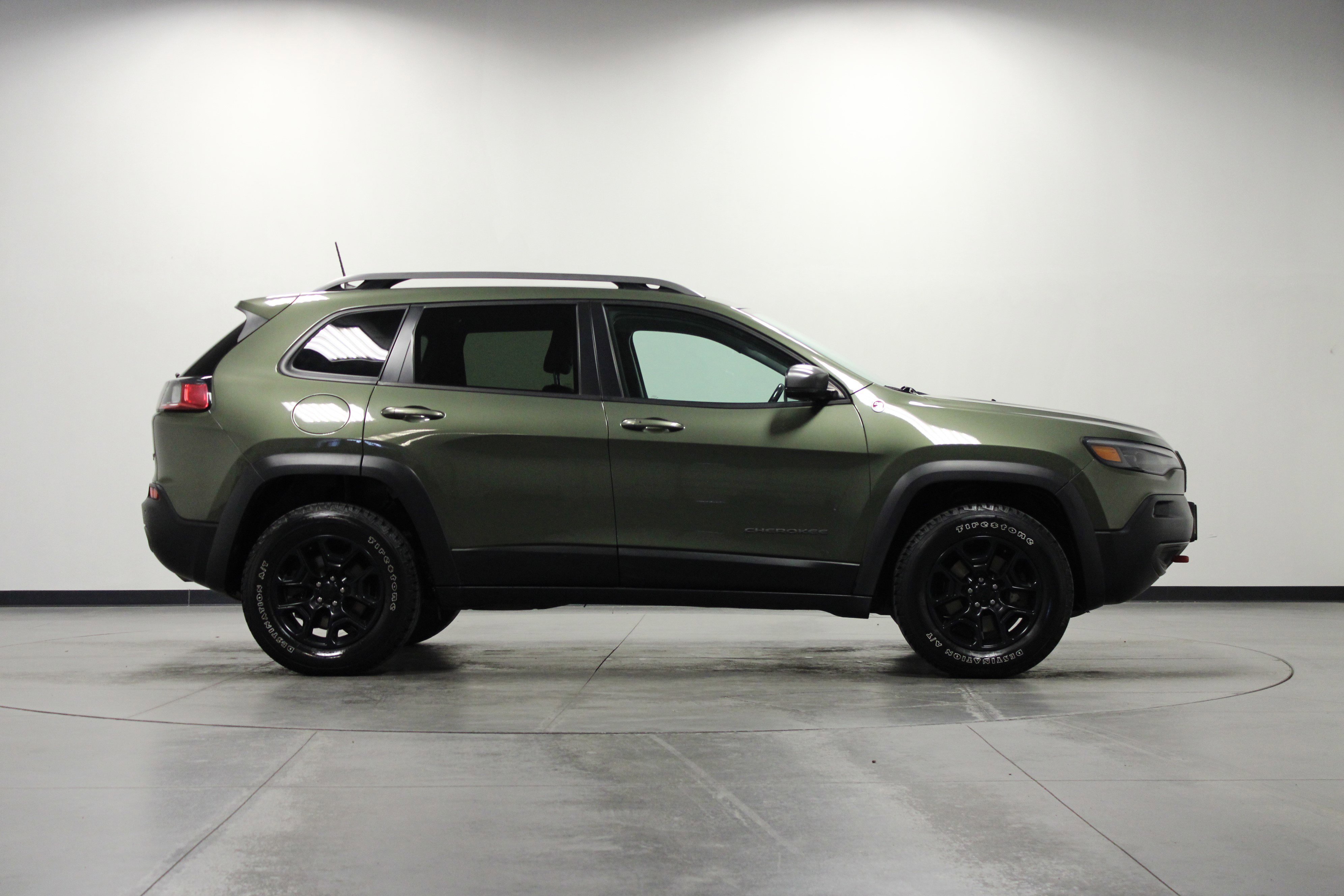2020 Jeep Cherokee Trailhawk photo 2