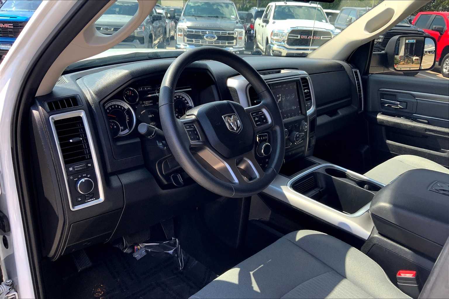 2023 Ram 1500 Classic SLT photo 16