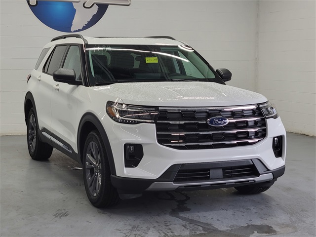 2025 Ford Explorer photo 2