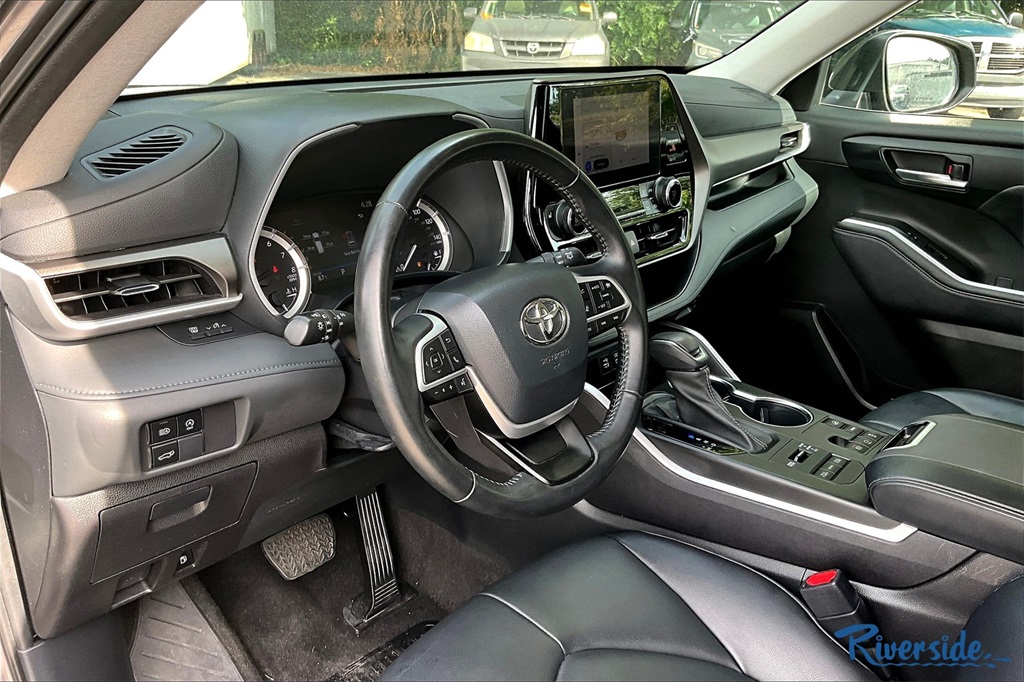 2023 Toyota Highlander XLE photo 12
