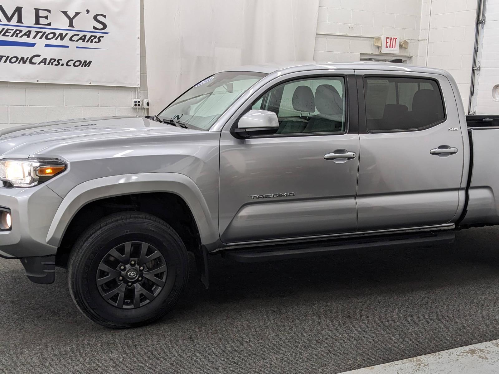 2022 Toyota Tacoma SR5 photo 2