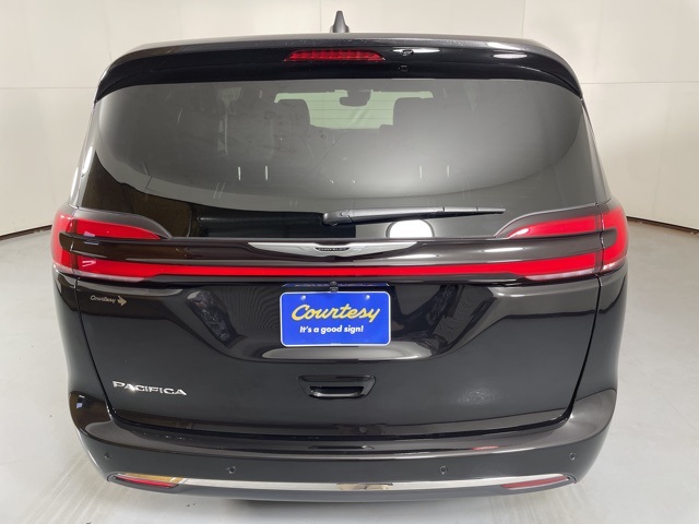 2026 Chrysler Pacifica photo 7
