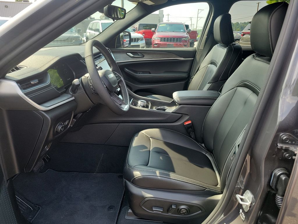 2024 Jeep Grand Cherokee Limited photo 8