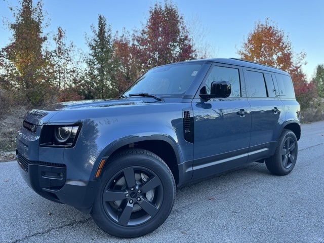 2026 Land Rover Defender S's photo