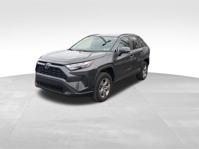 2024 Toyota RAV4 XLE's photo