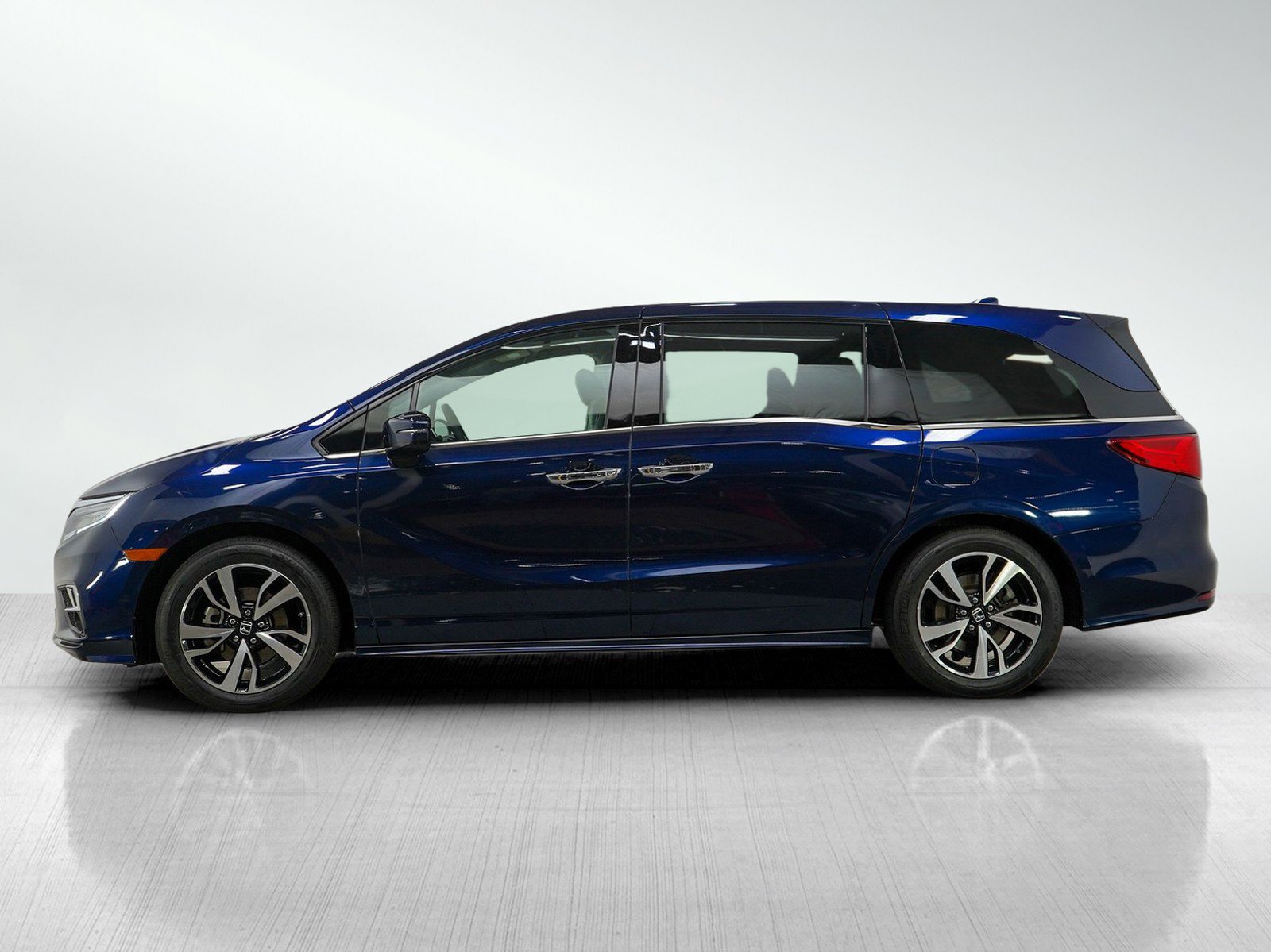 Used 2018 Honda Odyssey Elite with VIN 5FNRL6H93JB039740 for sale in Bloomington, Minnesota