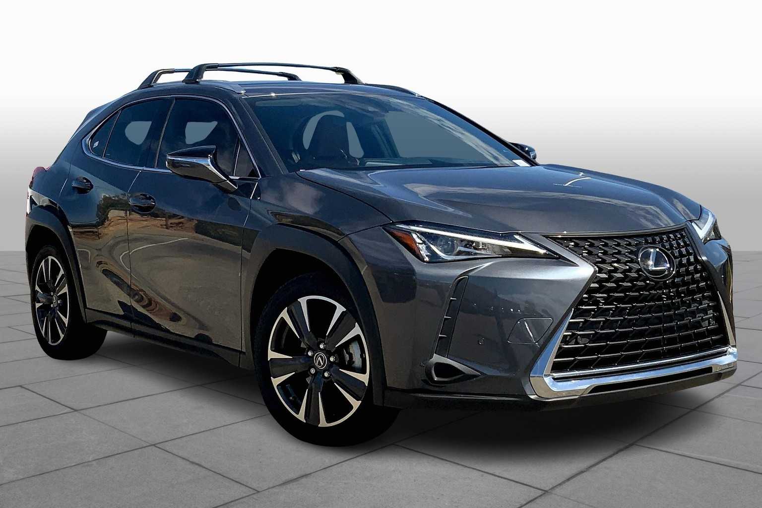 2022 Lexus UX 200 photo 2
