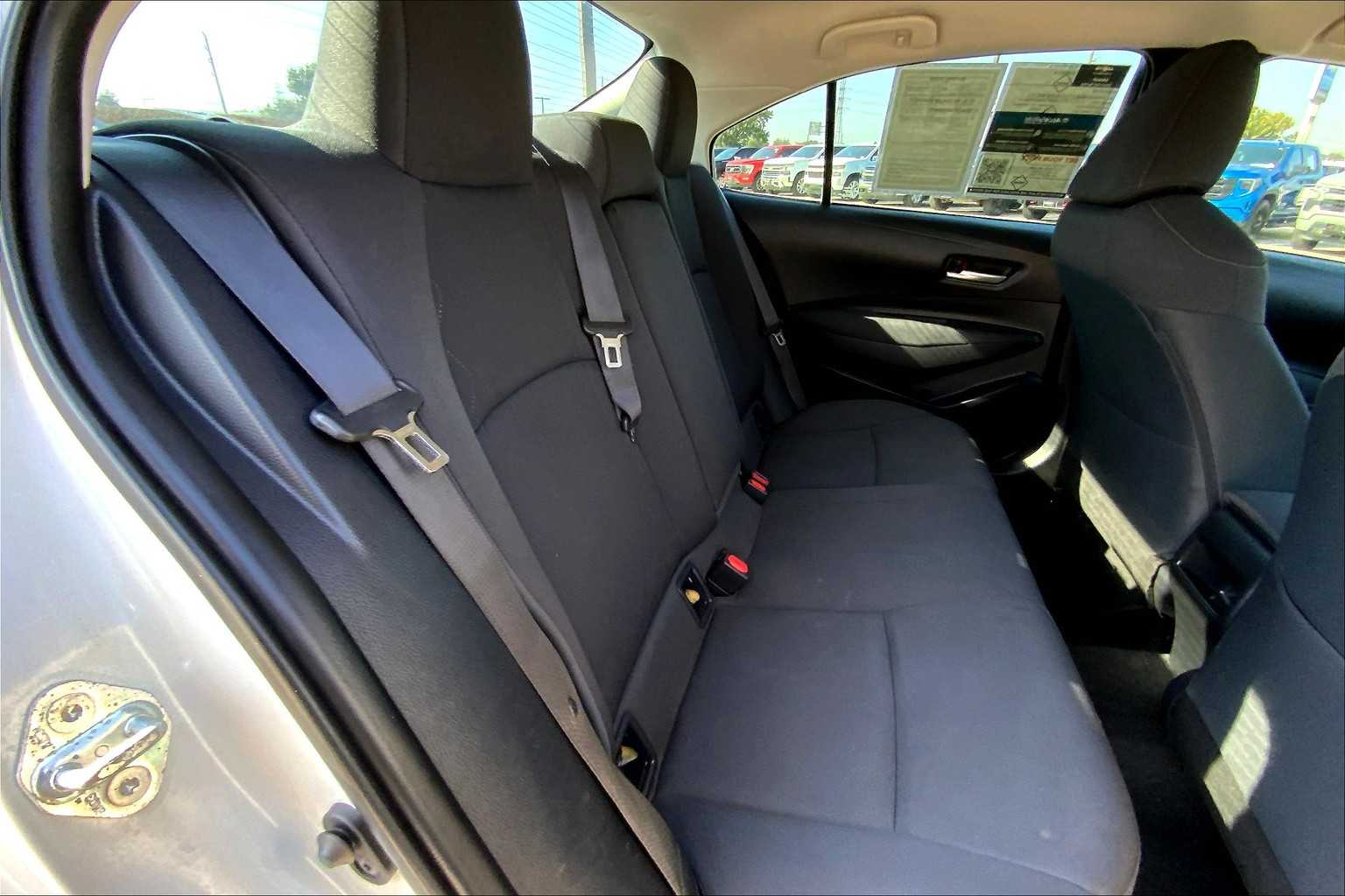 2020 Toyota Corolla LE photo 18