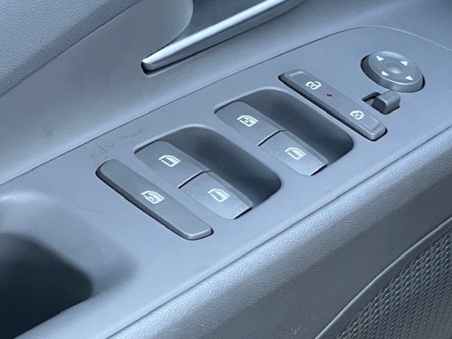 2024 Hyundai Elantra SEL photo 32