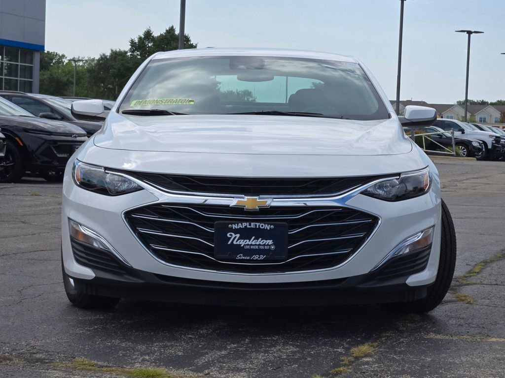 2025 Chevrolet Malibu LS photo 4