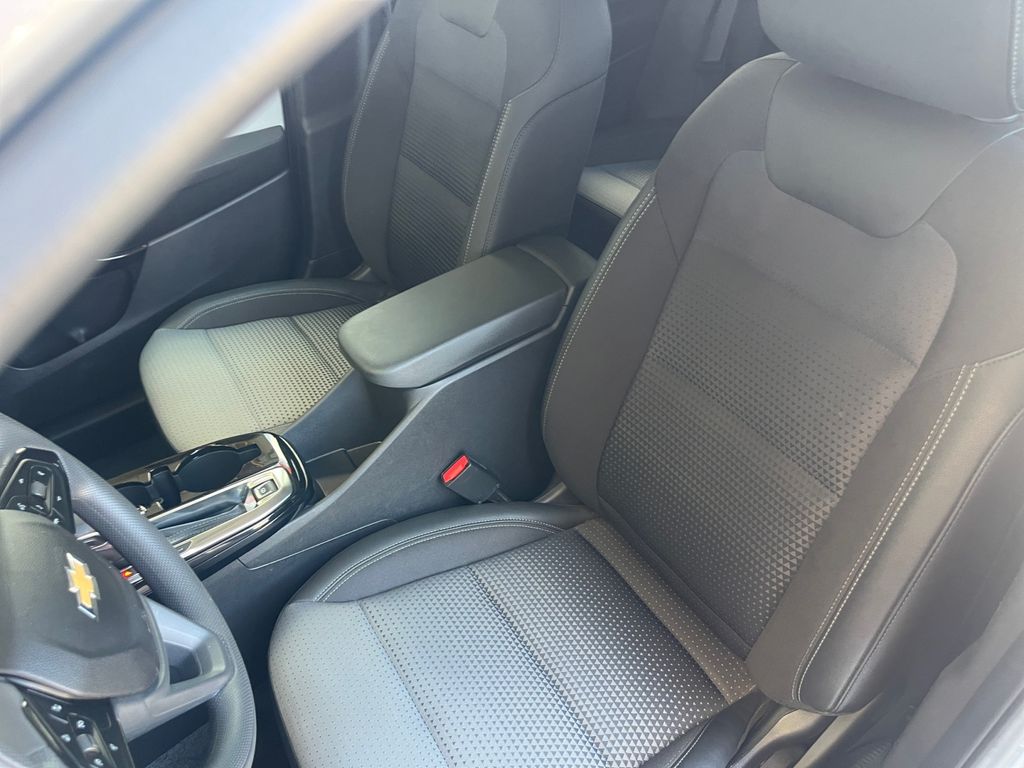 2024 Chevrolet Trax LT photo 8