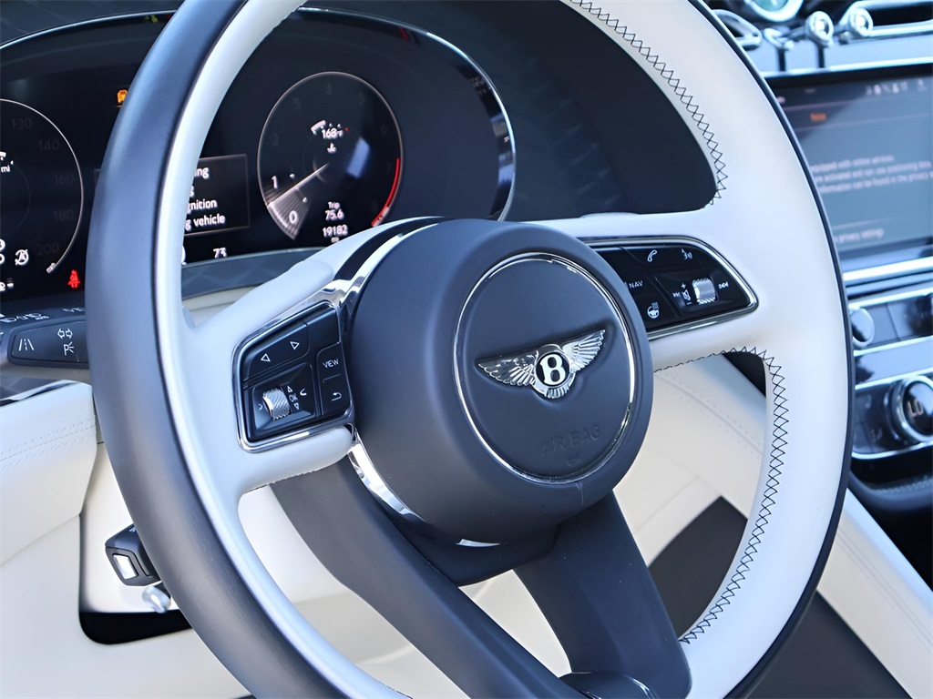 2023 Bentley Bentayga EWB Azure photo 17