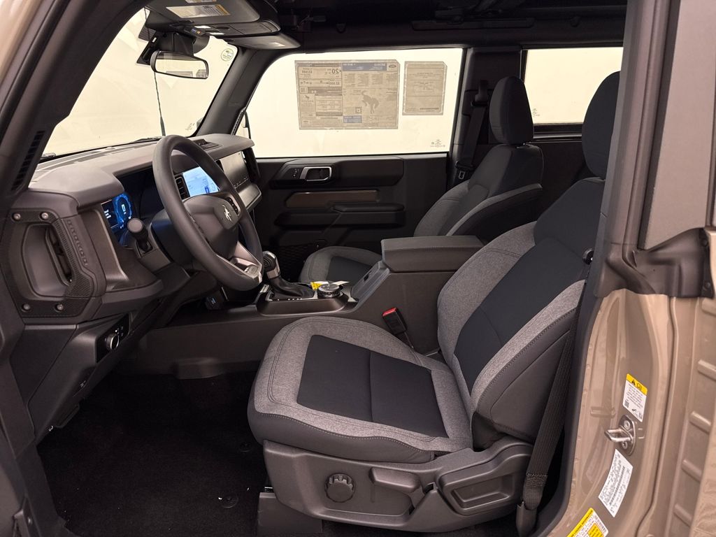 2025 Ford Bronco Base photo 4