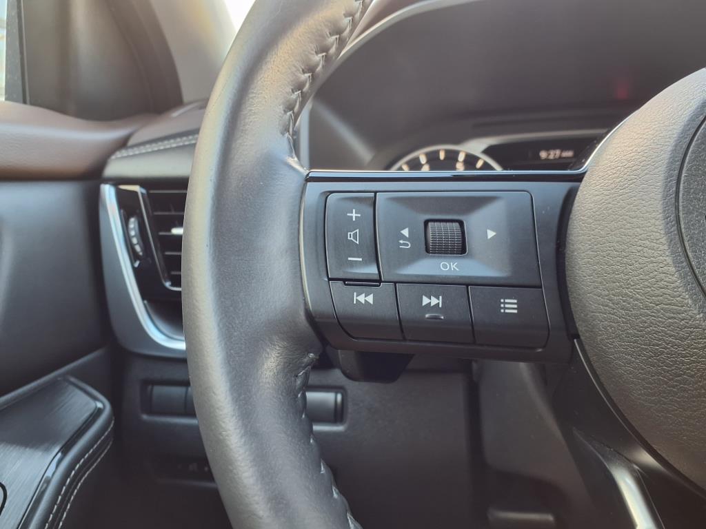 2022 Nissan Rogue SV photo 22