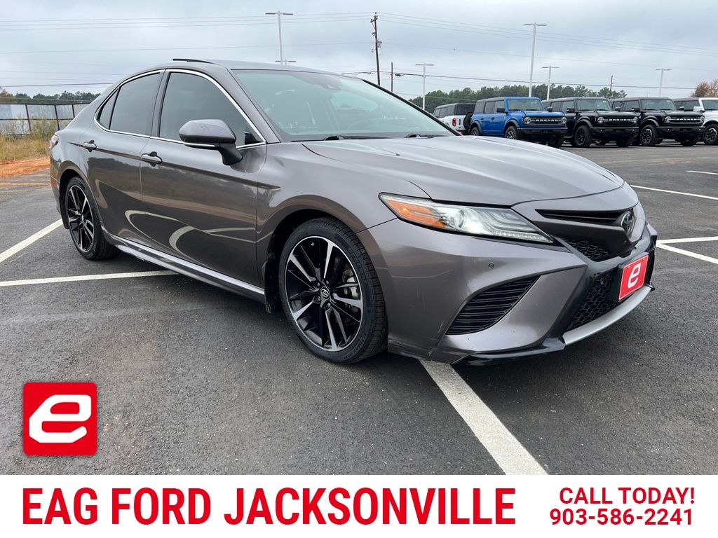 2018 Toyota Camry XSE's photo