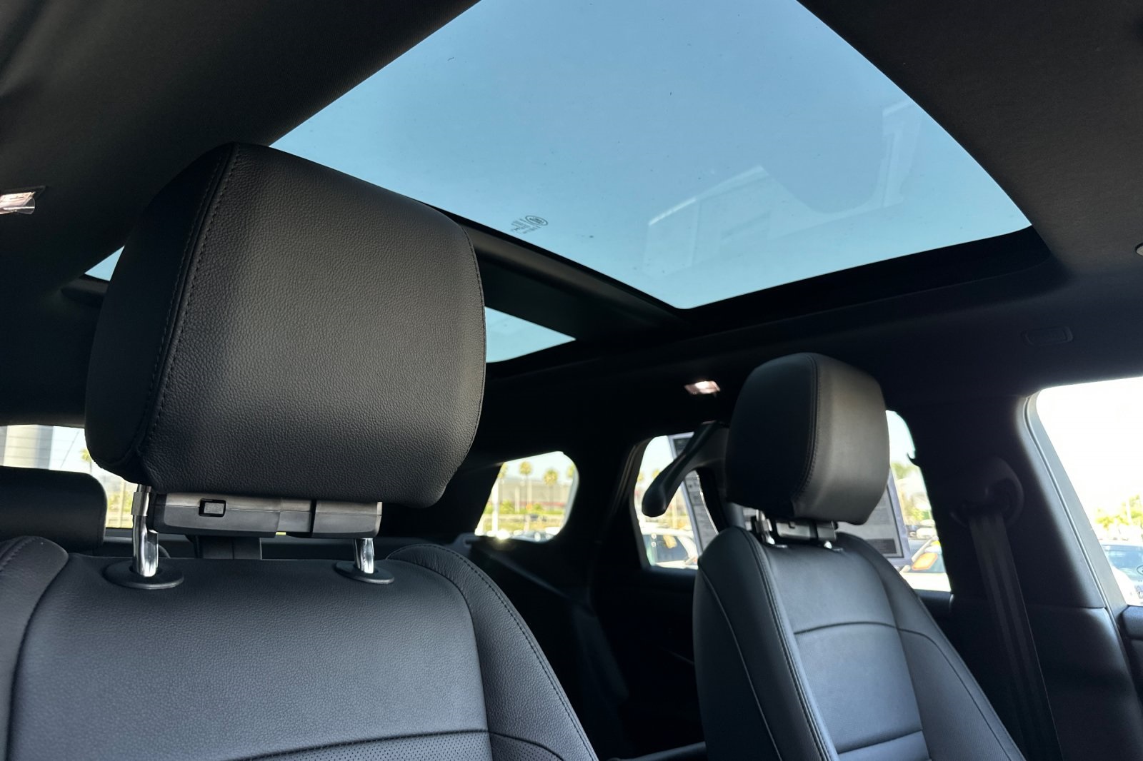 2026 Land Rover Range Rover Evoque Dynamic SE photo 17