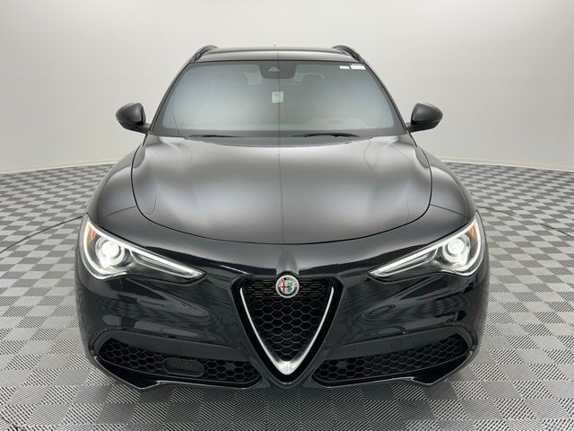 2022 Alfa Romeo Stelvio Ti photo 2