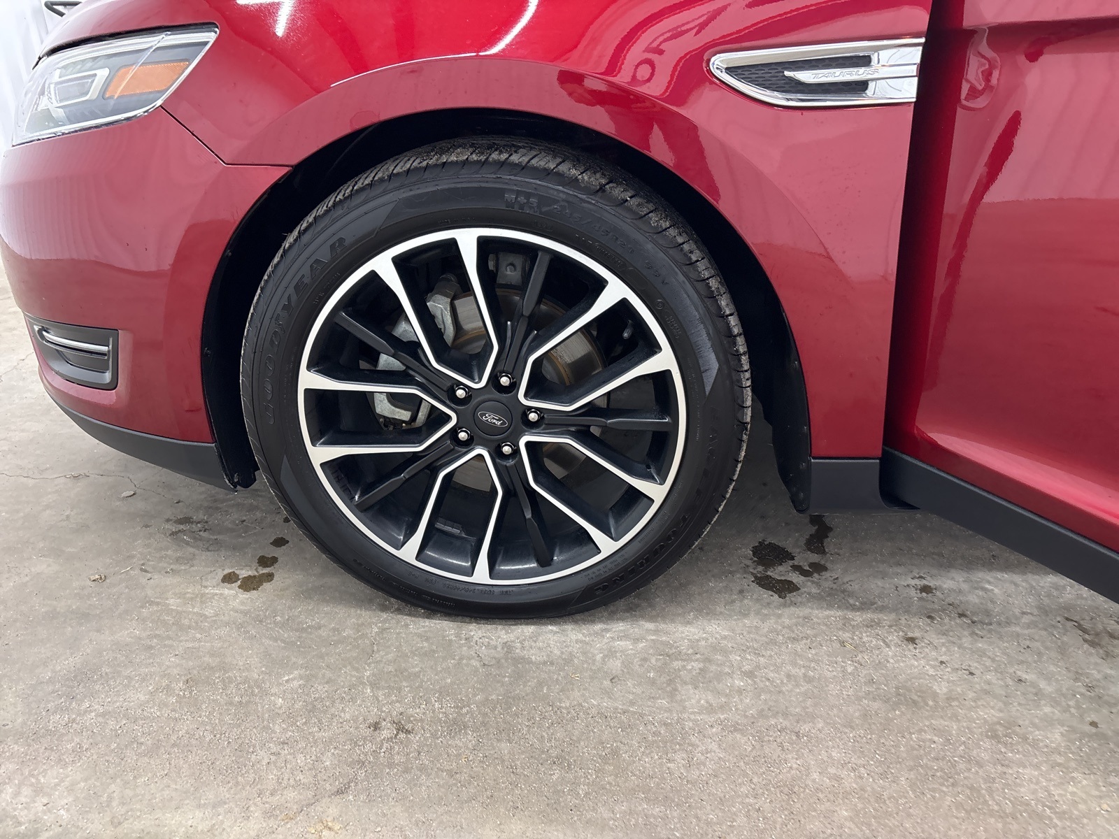 2018 Ford Taurus SEL photo 24