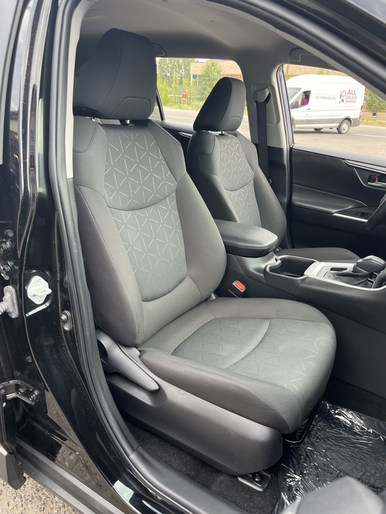 2024 Toyota RAV4 XLE photo 19