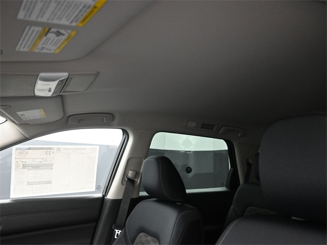 2025 Nissan Pathfinder S photo 2