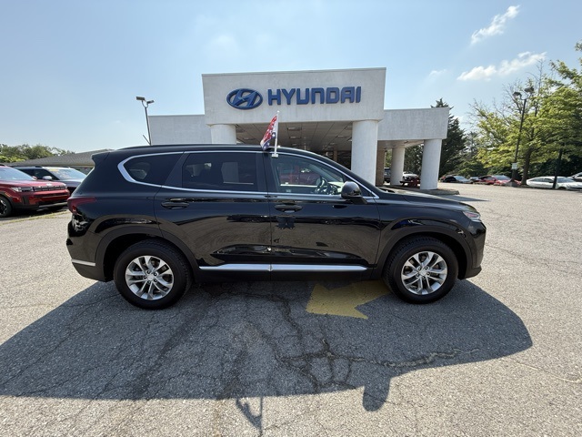 2020 Hyundai Santa Fe SE photo 2