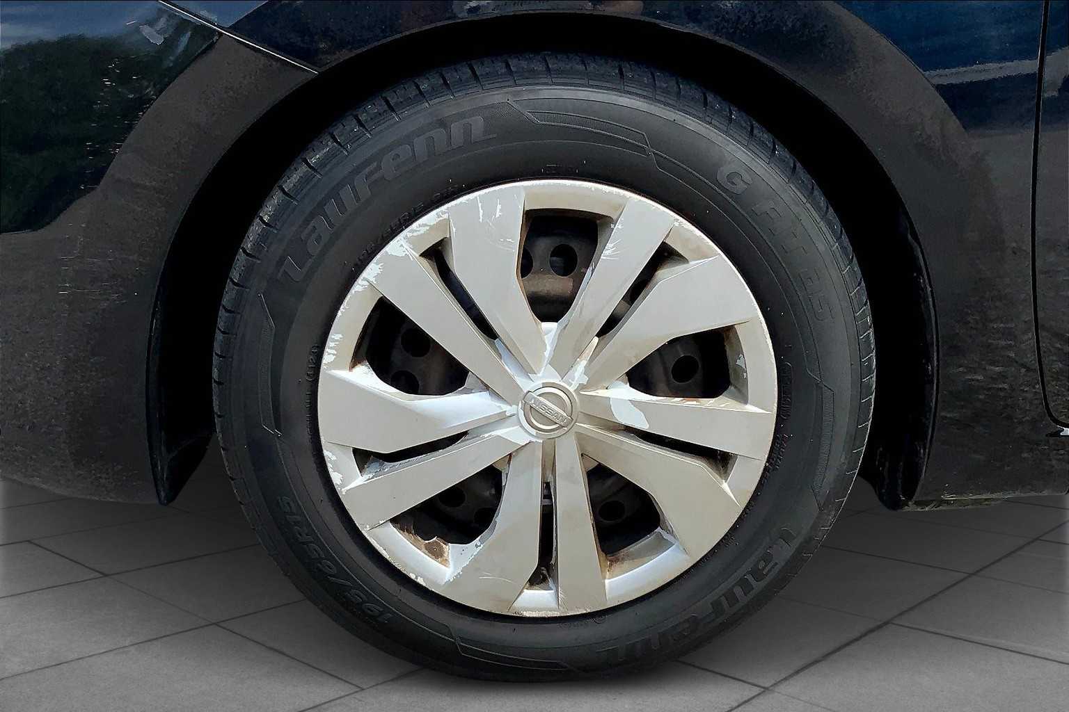 2020 Nissan Versa S photo 9