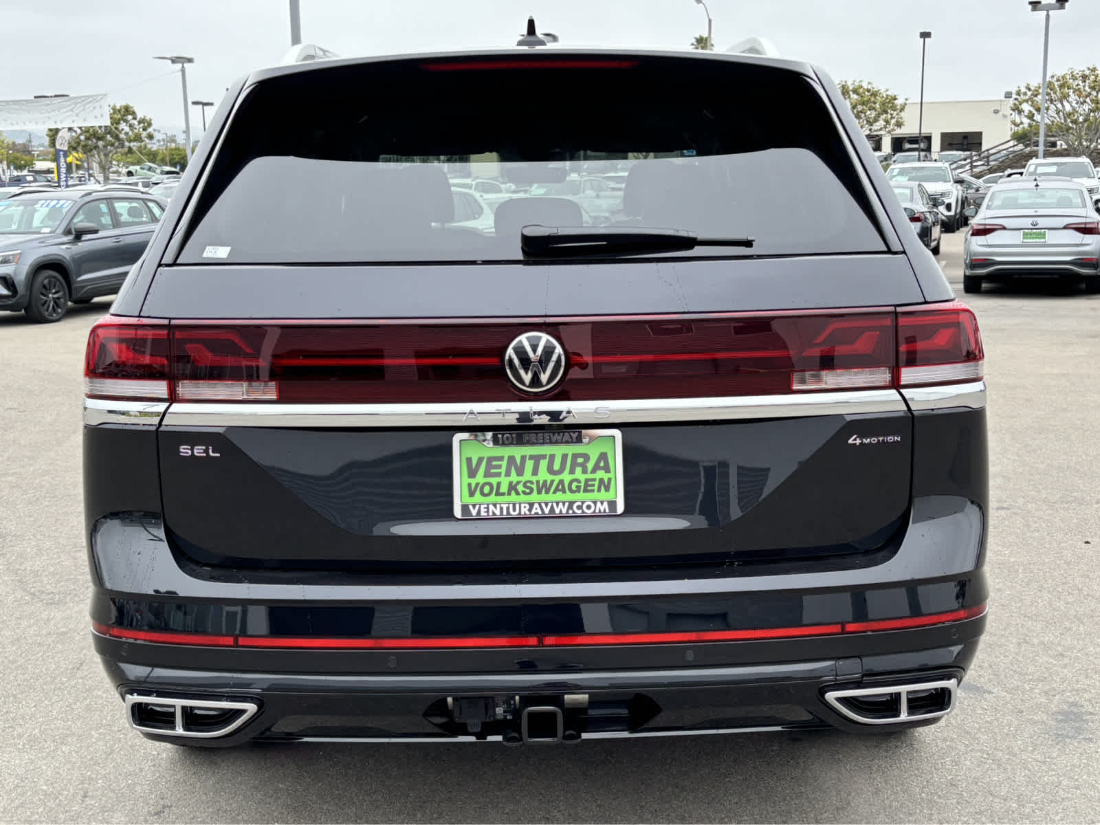 2024 Volkswagen Atlas SEL Premium R-Line photo 4