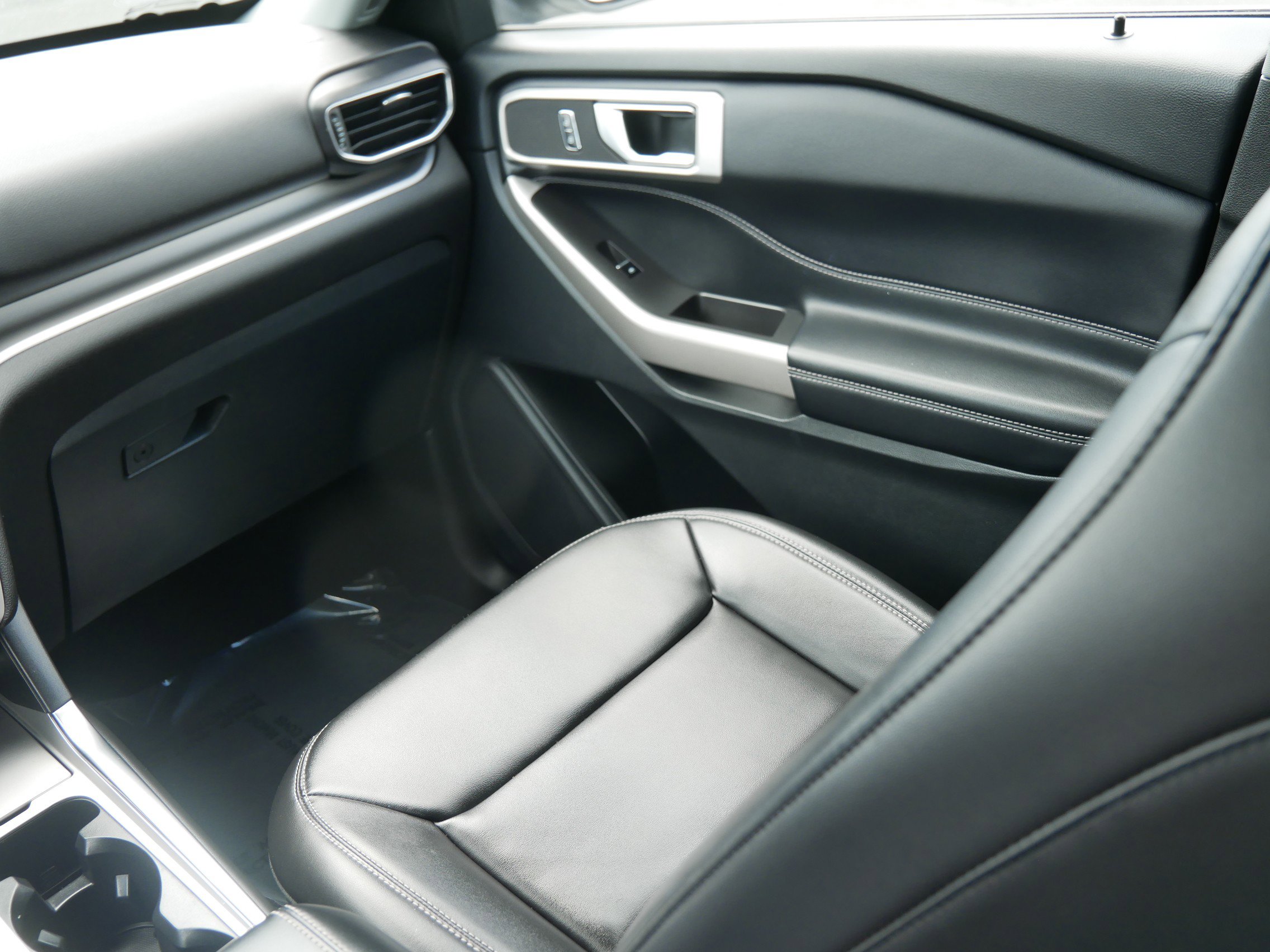 2023 Ford Explorer XLT photo 13