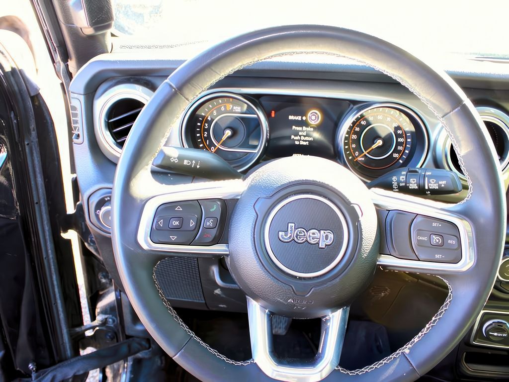 2023 Jeep Wrangler Sahara photo 15