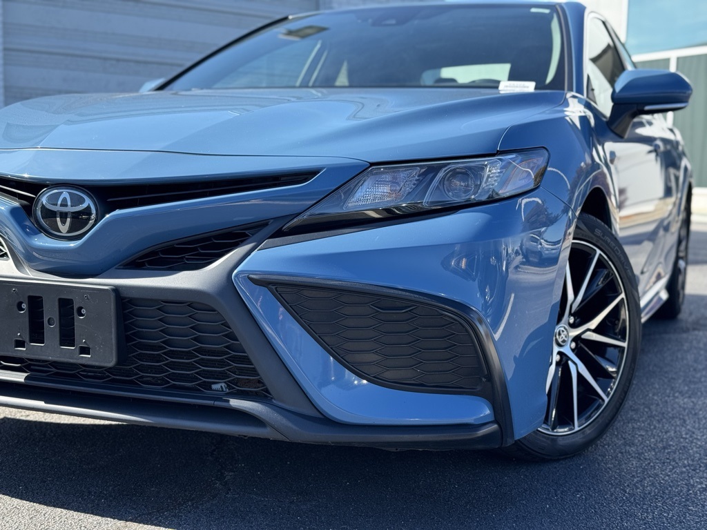2023 Toyota Camry SE photo 4