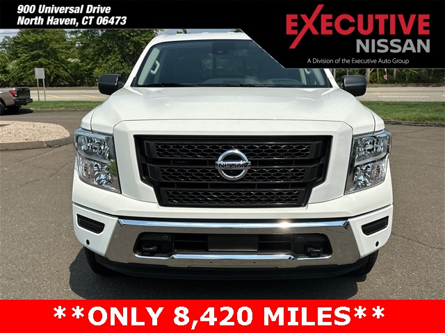 2024 Nissan Titan Crew Cab photo 5