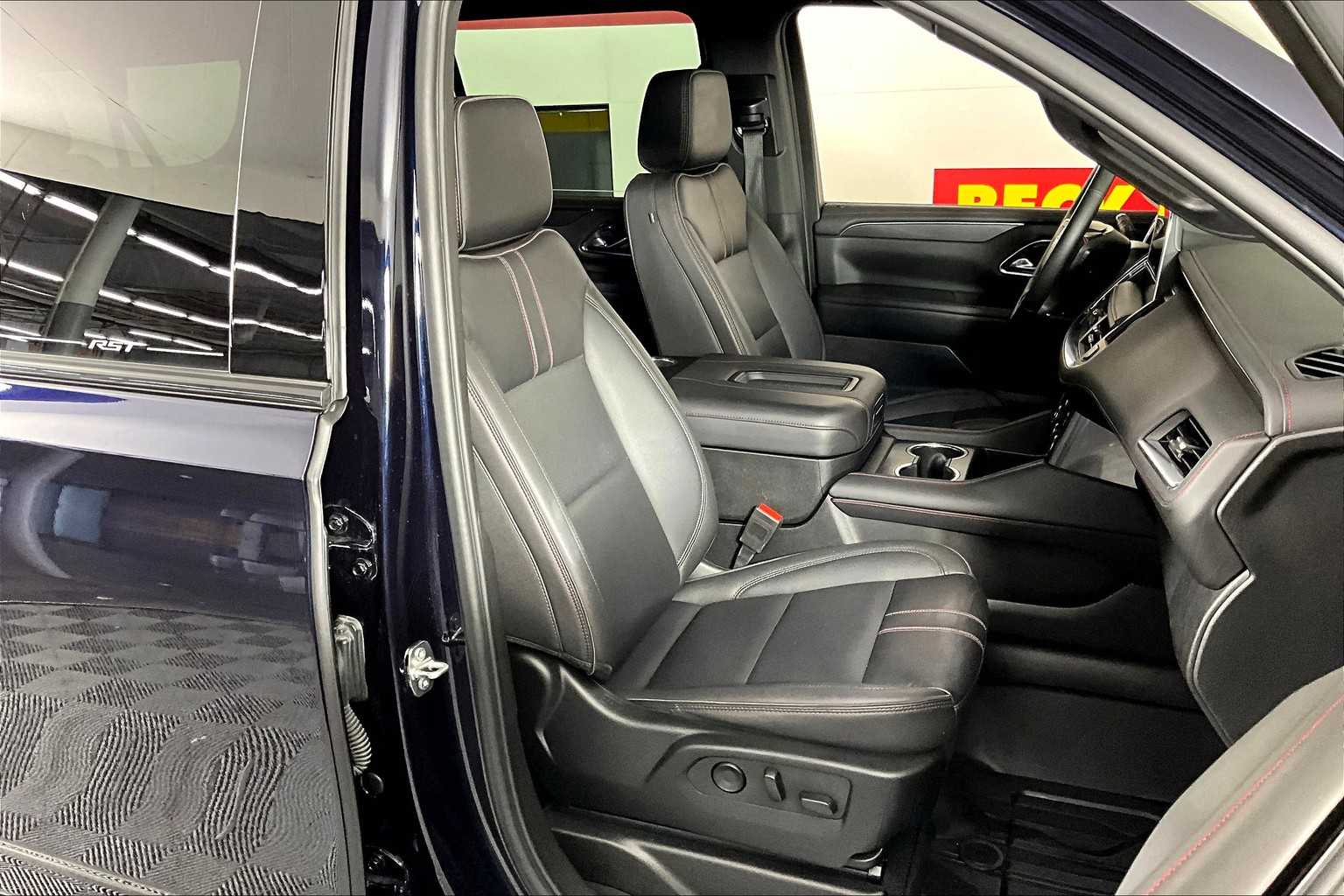 2024 Chevrolet Suburban RST photo 8