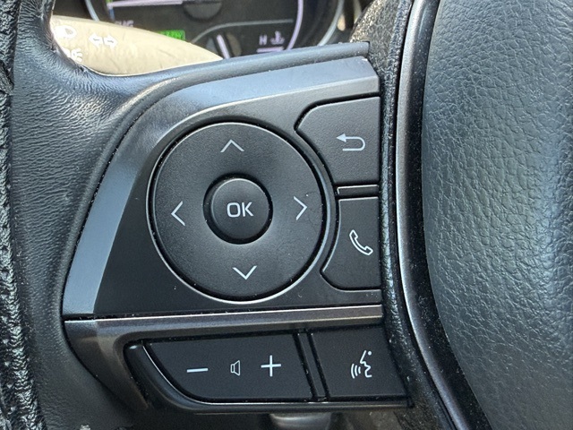 2021 Toyota Camry Hybrid SE photo 18