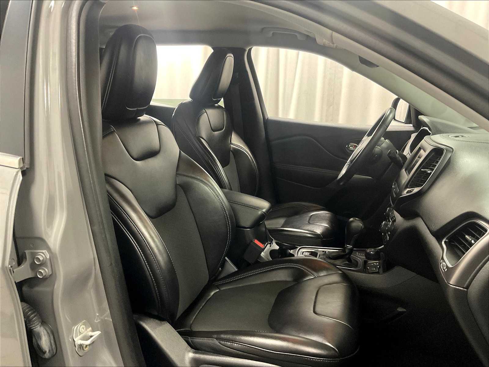 2021 Jeep Cherokee Latitude photo 11