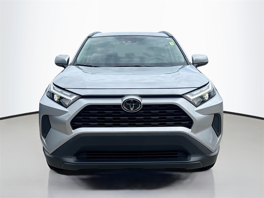 2025 Toyota RAV4 Hybrid XLE photo 3