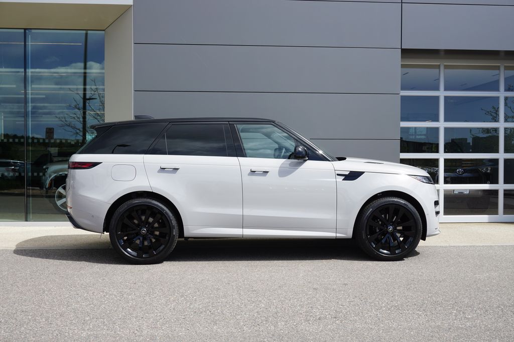 2025 Land Rover Range Rover Sport SE photo 7