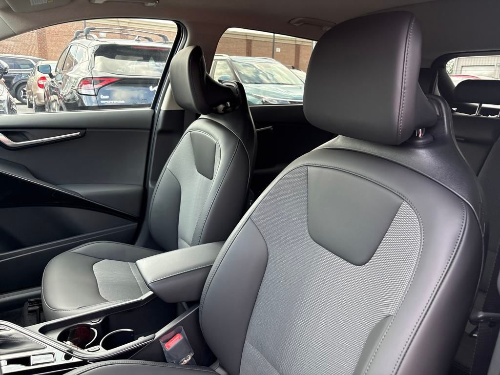 2025 Kia Niro EX Touring photo 12