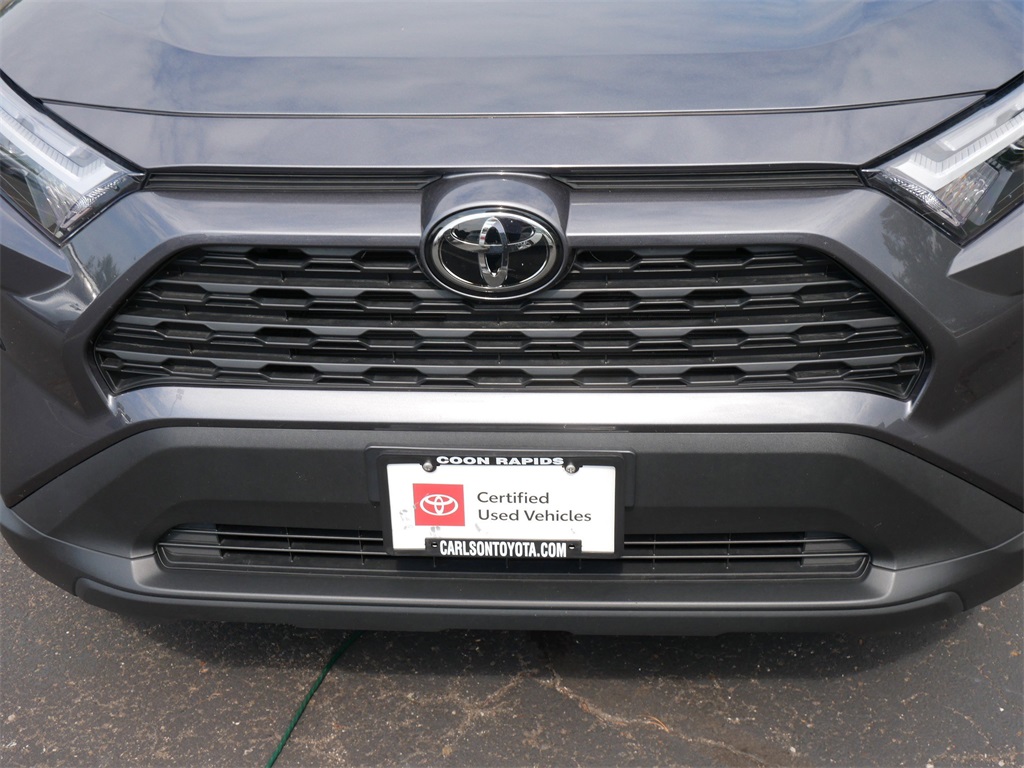 2022 Toyota RAV4 XLE photo 2