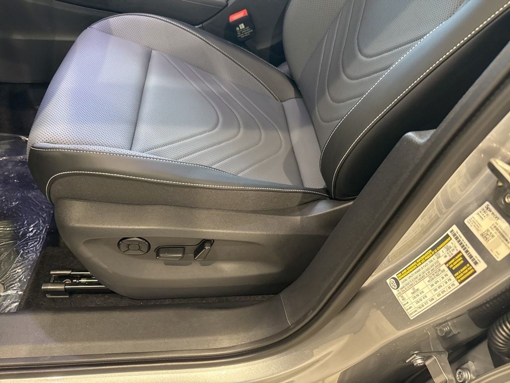 2025 Volkswagen Tiguan SE photo 18