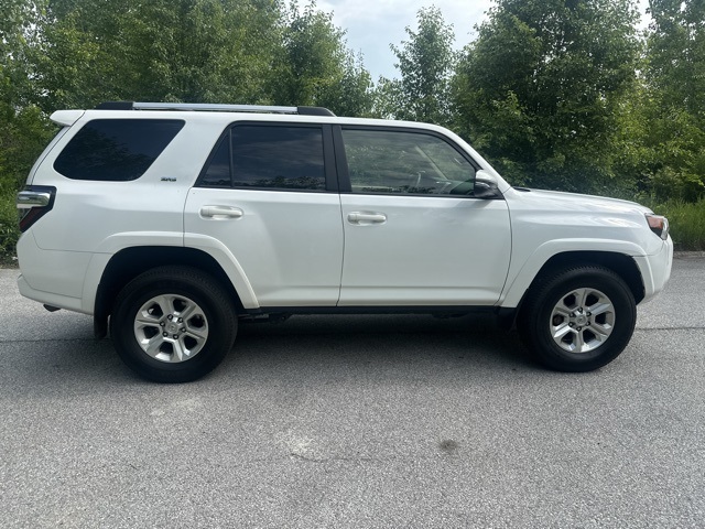 2022 Toyota 4Runner SR5 Premium photo 3
