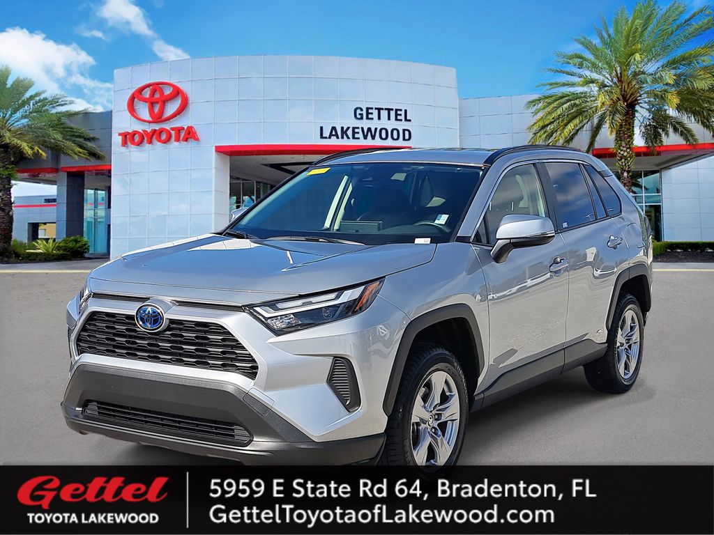 2024 Toyota RAV4 XLE's photo