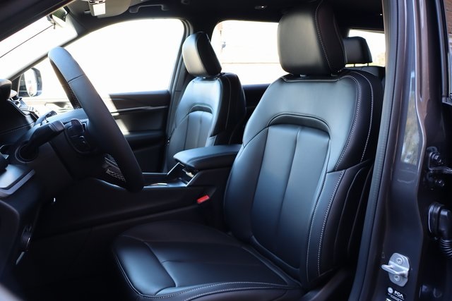 2025 Jeep Grand Cherokee Limited photo 10