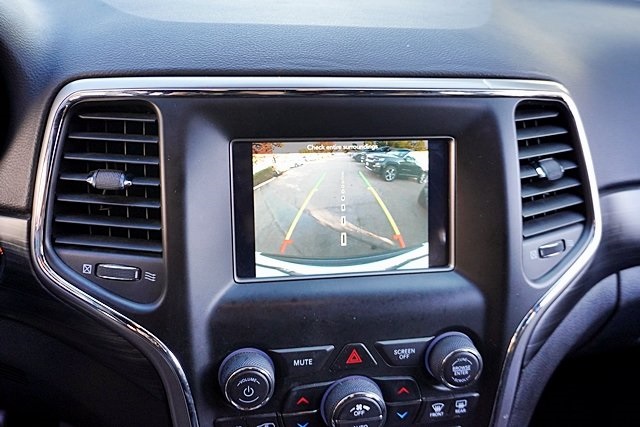 Used 2021 White Jeep Laredo E image 25