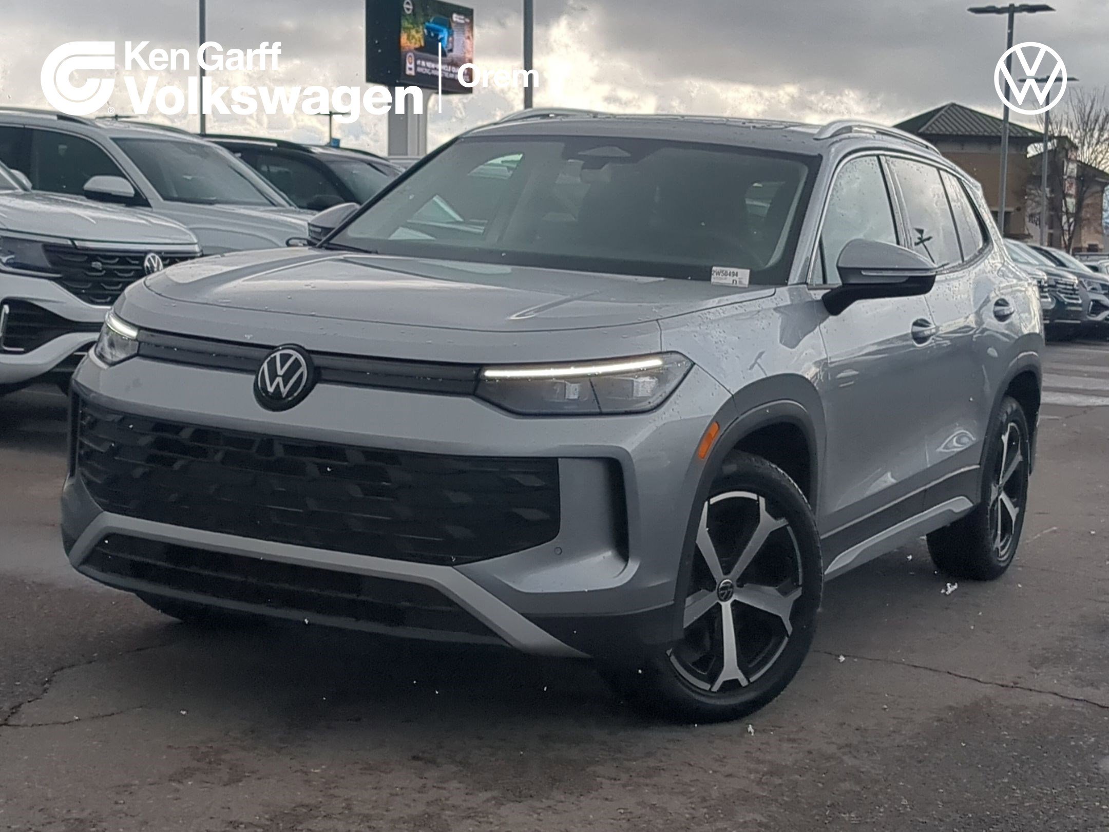 2025 Volkswagen Tiguan SE's photo