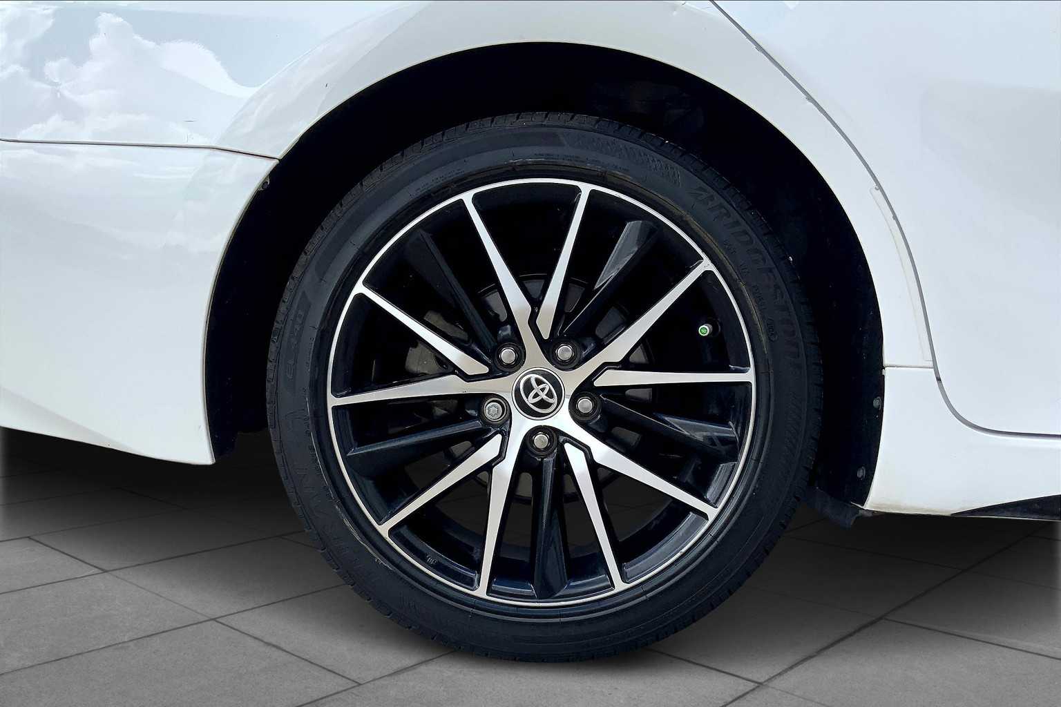 2022 Toyota Camry SE photo 9
