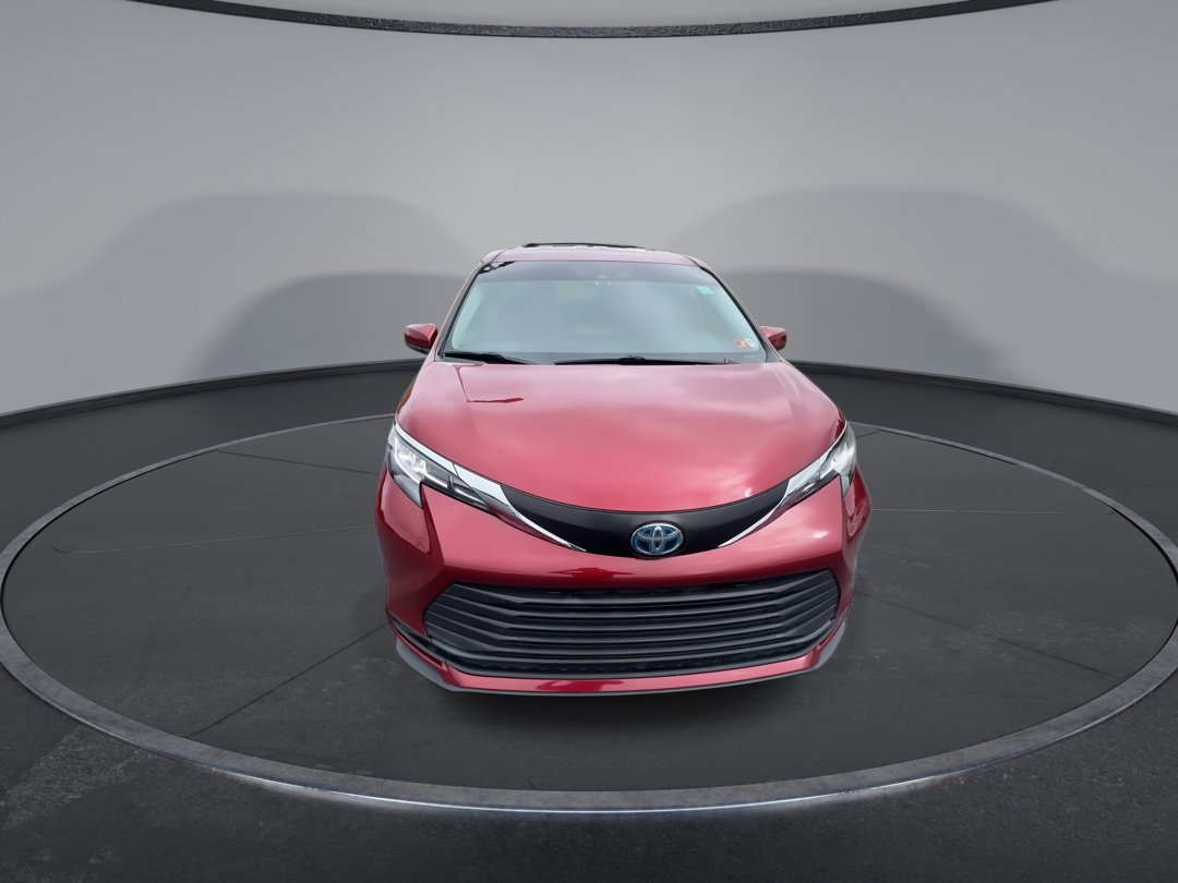 2022 Toyota Sienna LE photo 3