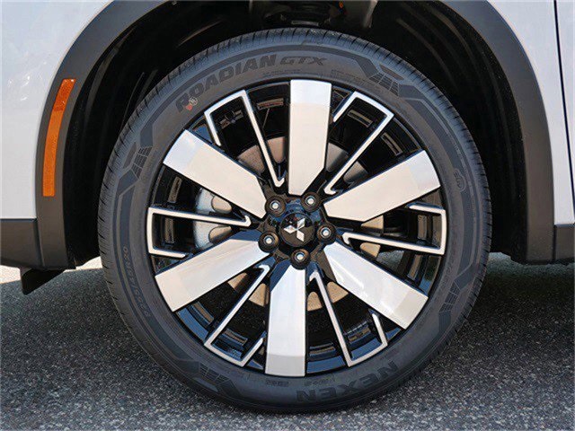 2025 Mitsubishi Outlander SE photo 3