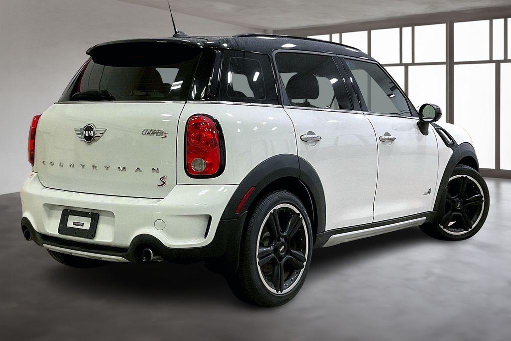 2016 Mini Cooper S ALL4 photo 2